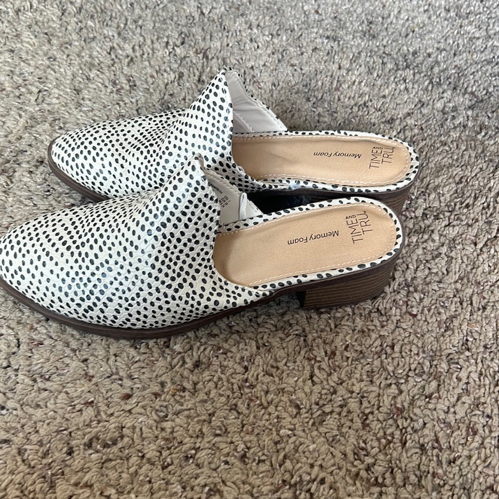Brand New. Size 7